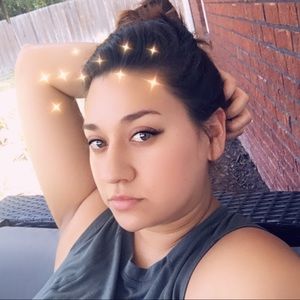 Meet your Posher, Hallie